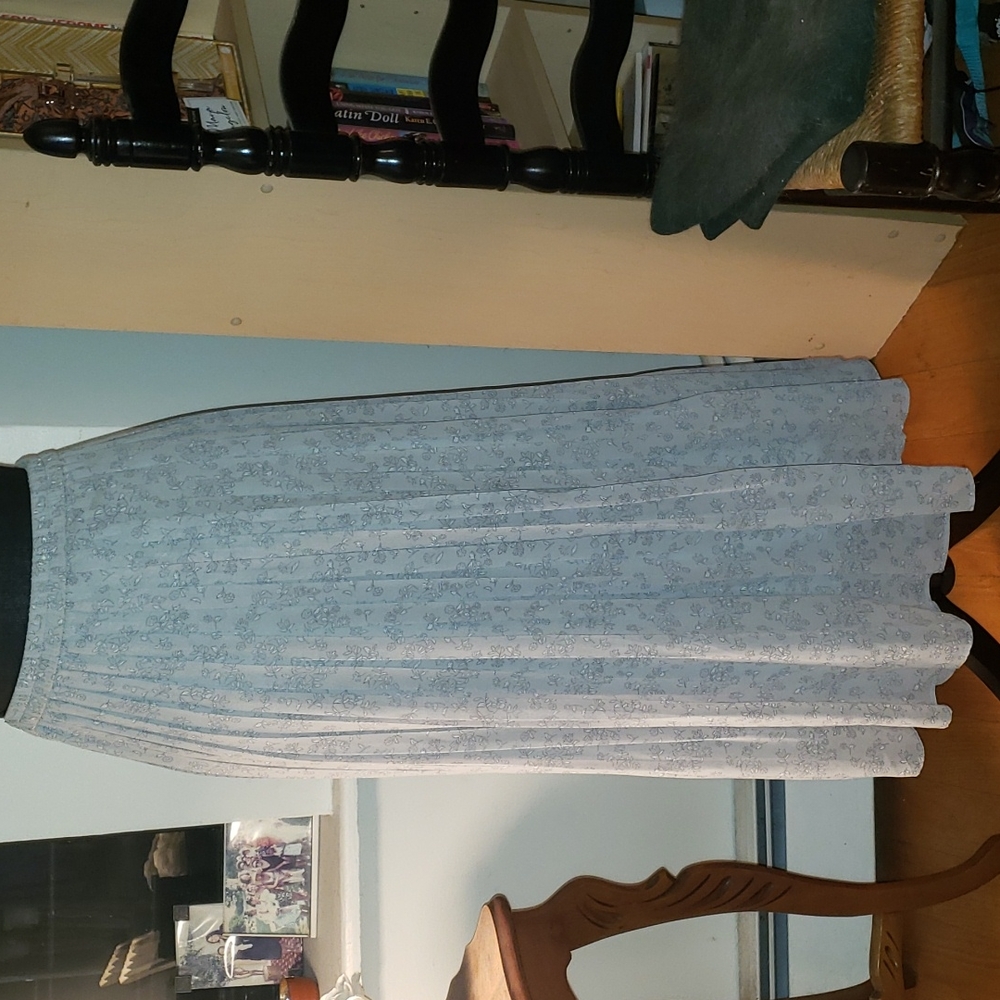 Pleated skirt